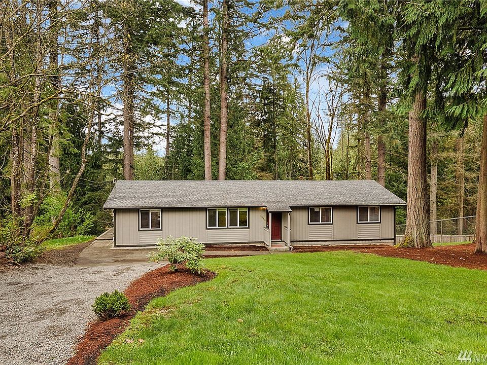 Basement rambler in peaceful serene setting. Long driveway provides plenty of off street parking.