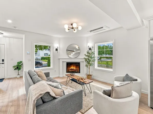 18 Jefferson Rd #A, Wakefield, MA 01880
