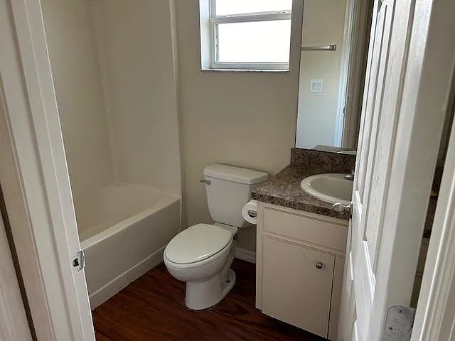 2324 Chestnut Pl — Photo 2