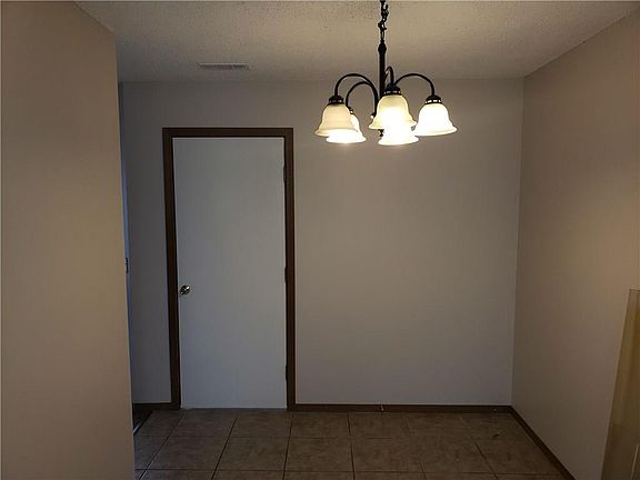 4th image of 2490 W Mary Dr