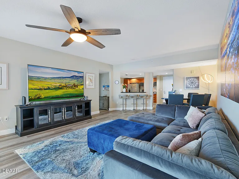 241 Riverside Dr #208 — Photo 7