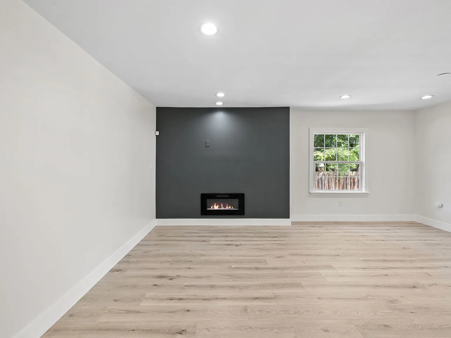 4 bed, 2481 sqft, $5,950 — Photo 3