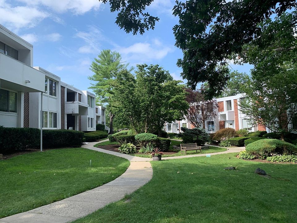 1st image of 1025 Colony Dr #2