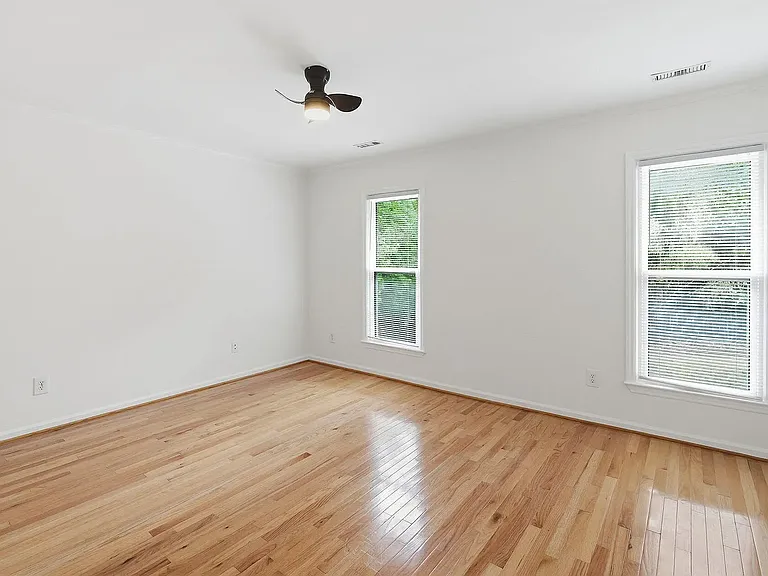 101 Thomas Ln #B1 — Photo 22