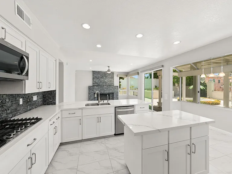 1068 Pacific Hill St — Photo 22