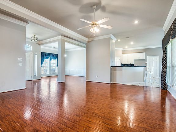4th image of 8934 Colonial Dr