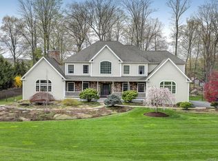 60 Juniper Ter, Tuxedo Park, NY 10987