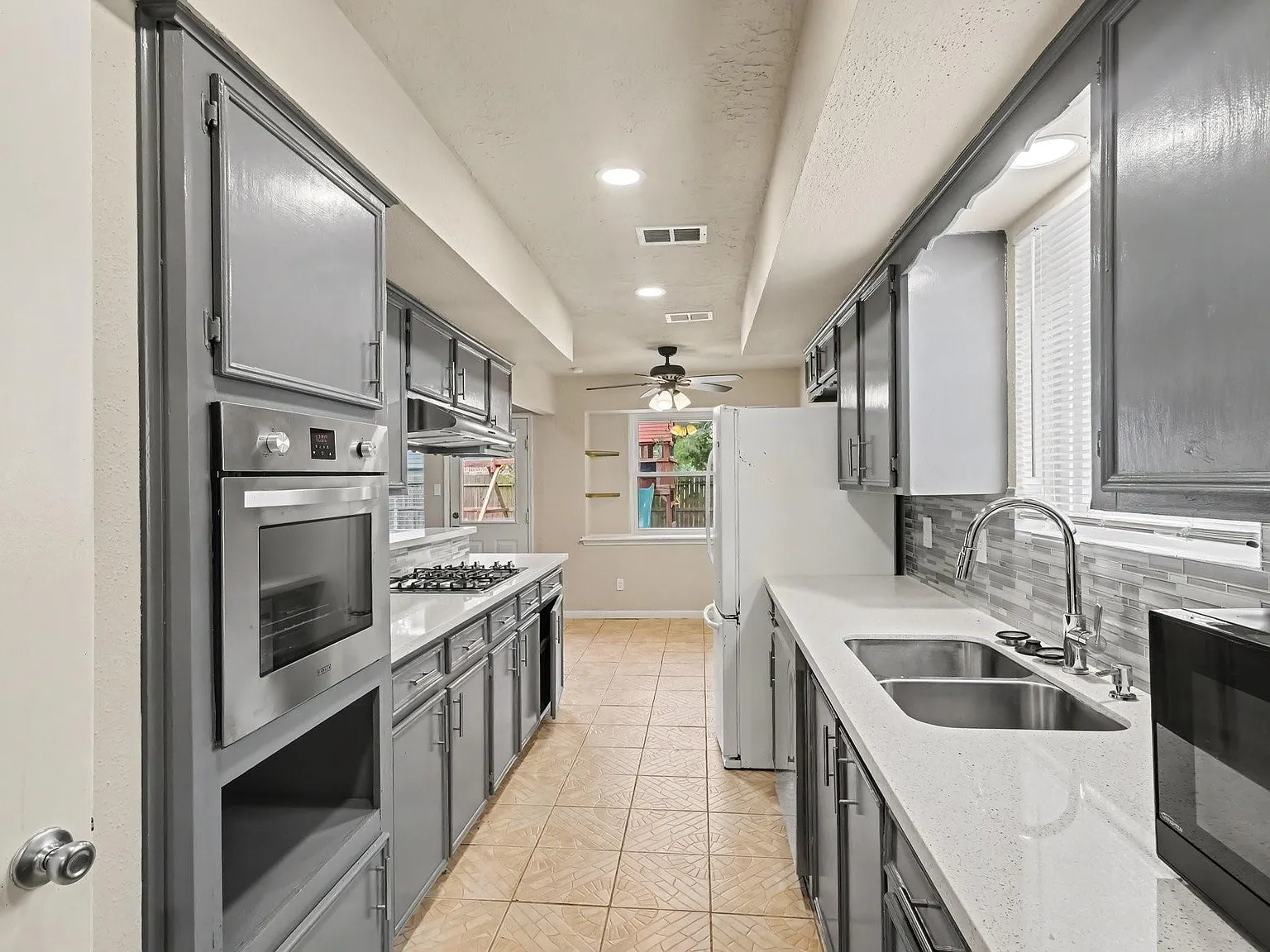 3 bed, 2.0 bath, 1695 sqft, $2,000 — Photo 4
