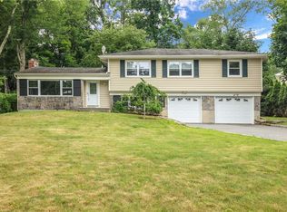 3008 Douglas Dr, Yorktown Heights, NY 10598