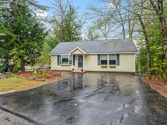 3rd image of 1667 Evergreen Way