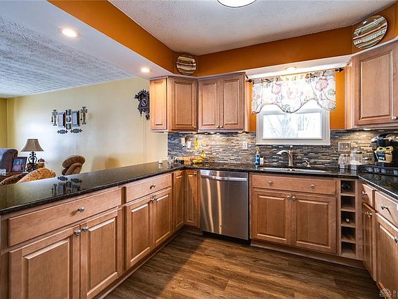 5th image of 703 Bay Brooke Ct