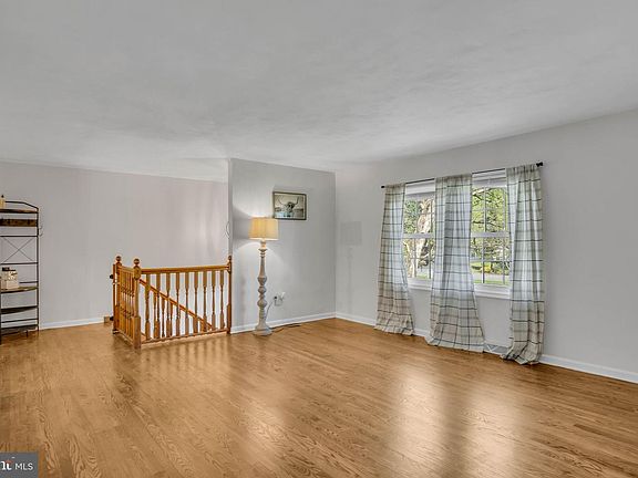 4th image of 32 Birch Dr