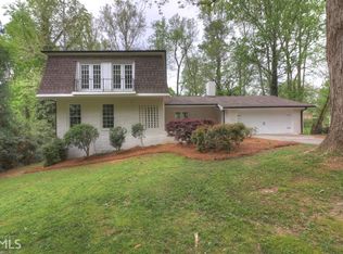 2588 W Fontainebleau Ct, Dunwoody, GA 30360