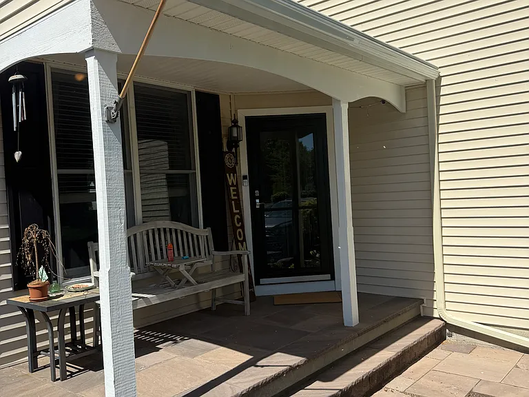 34 Thistle Dr — Photo 2