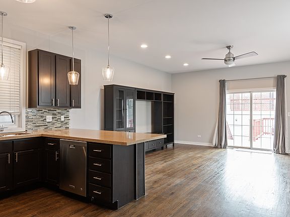 4th image of 2815 N Maplewood Ave