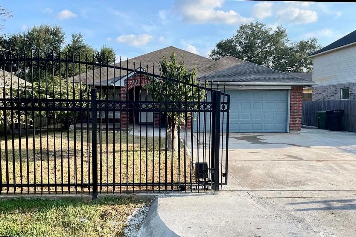 3 bed, 2.0 bath, 1560 sqft, $1,950 — Photo 1
