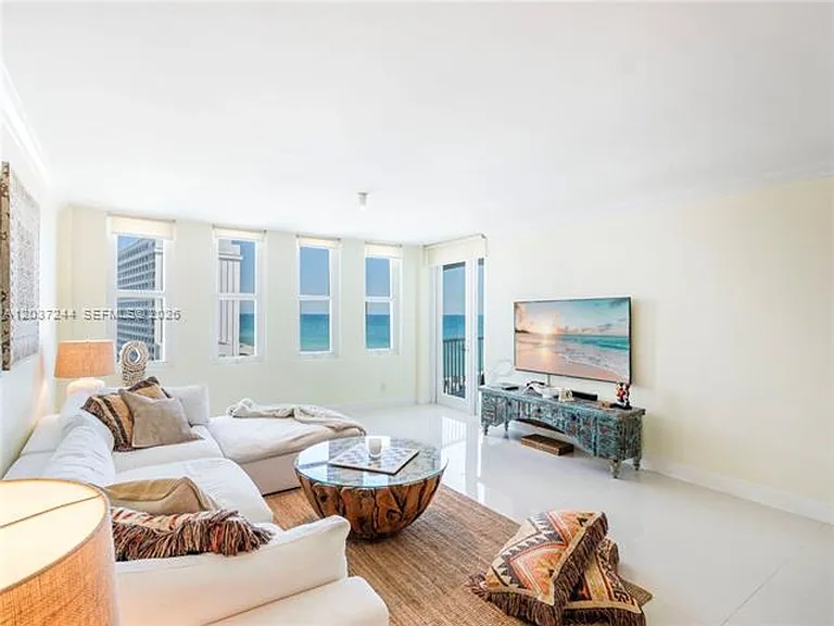5401 Collins Ave #1013 — Photo 4