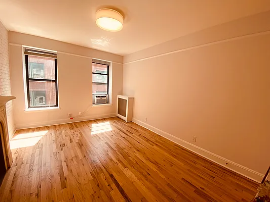 Rented by Metropolis Real Estate of Manhattan | media 10