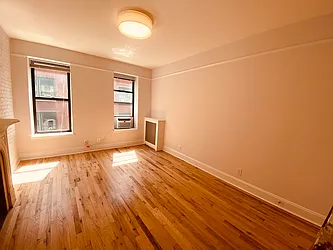 Rented by Metropolis Real Estate of Manhattan
