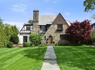 819 The Pkwy, Mamaroneck, NY 10543