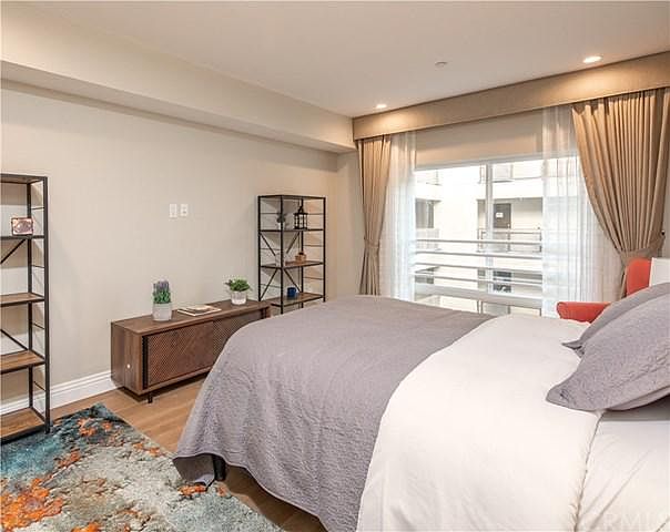 1st image of 2939 Leeward Ave #405