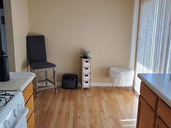 4th image of 991 Wren Dr APT 1