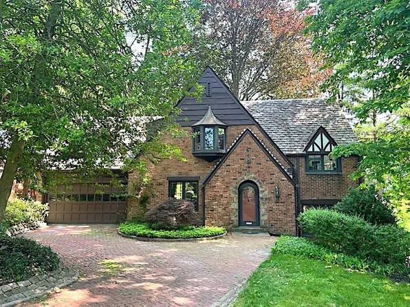465 Avon Dr, Pittsburgh, PA 15228