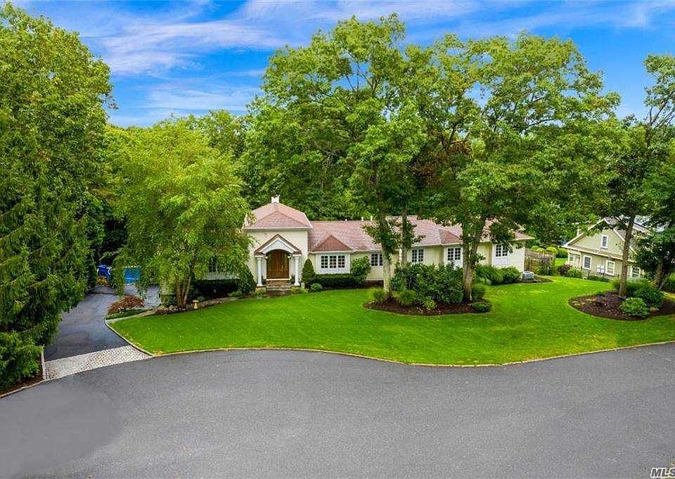1st image of 15 Ellen Dr