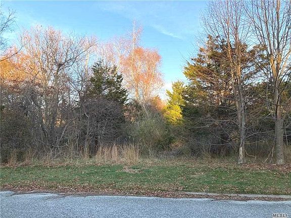 3rd image of 625 Cedar Dr S