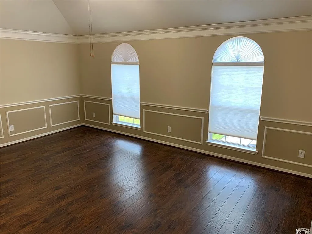 4 bed, 2.5 bath, 2668 sqft, $2,390 — Photo 2