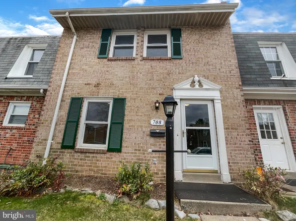 708 Colonial Ave, Sterling, VA 20164