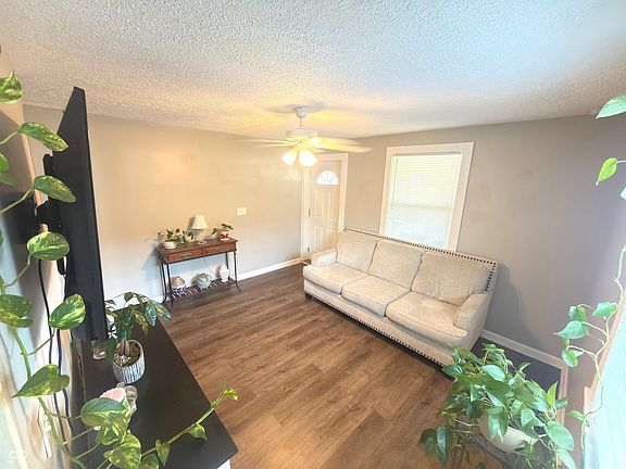 5th image of 8912 Robey Dr