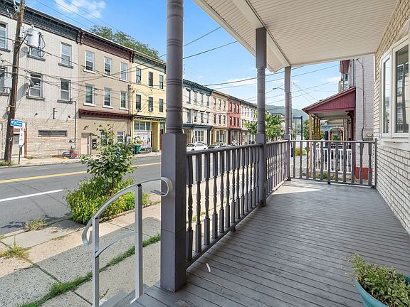 4th image of 410 Wyandotte St APT 1