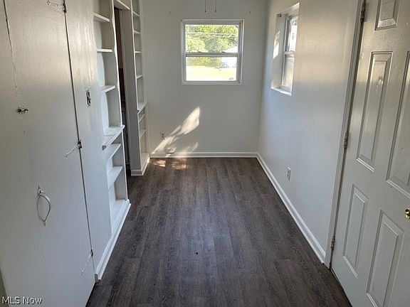5th image of 1044 W River Rd N