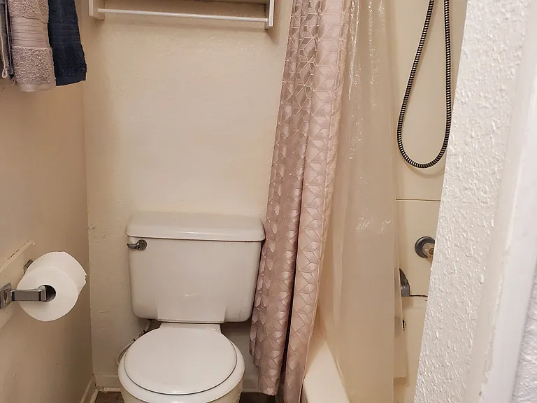 2310 Collins Ave #C — Photo 7