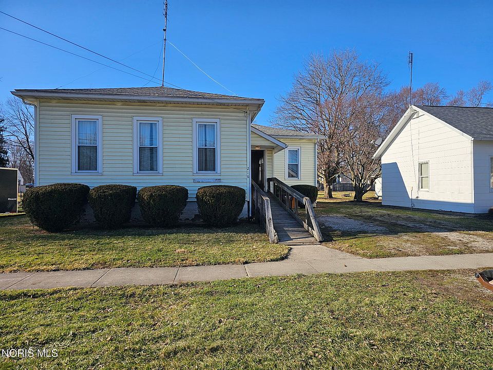 1st image of 216 W Edgerton St
