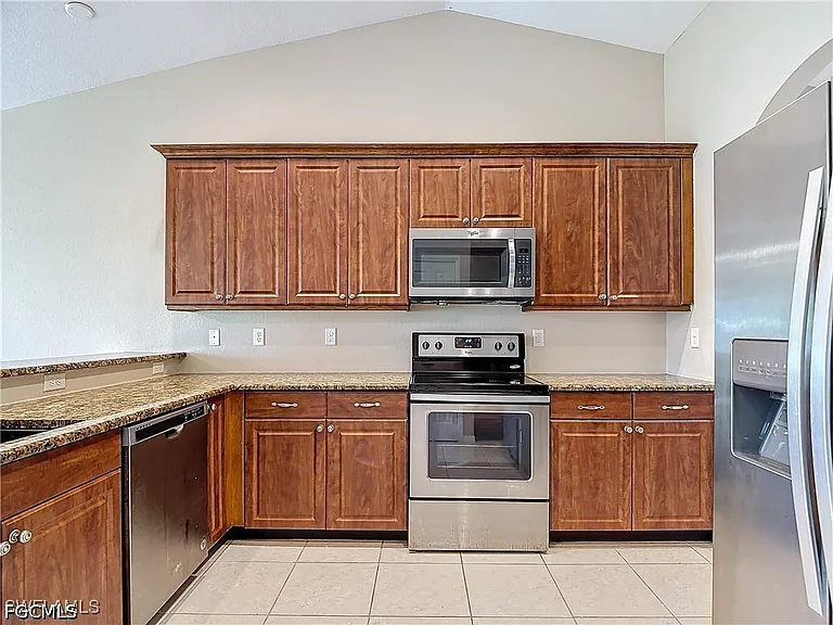 1726 Trafalgar Pkwy — Photo 10