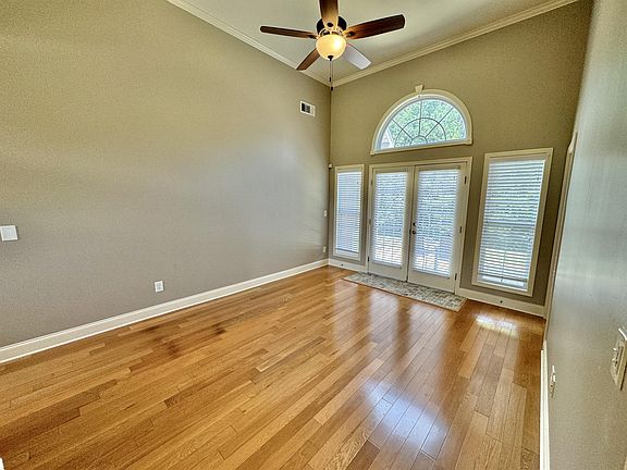 4th image of 1403 New Holland Cir