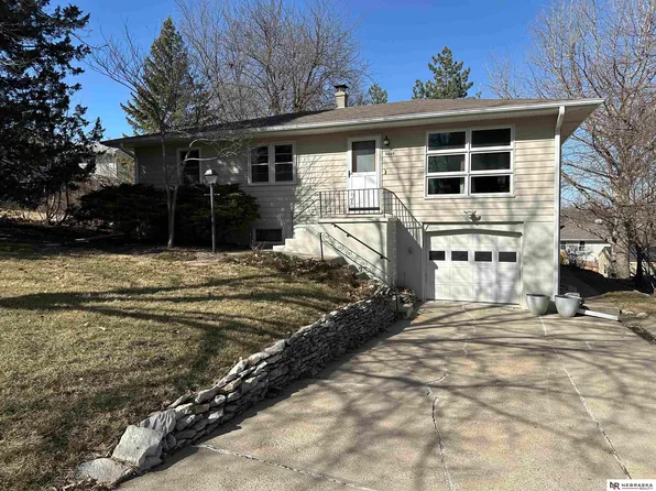 8550 Underwood Ave, Omaha, NE 68114