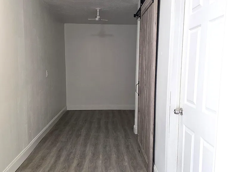 582 NW Sherbrooke Ave — Photo 8