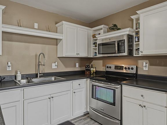 5th image of 103 Pelican Ave