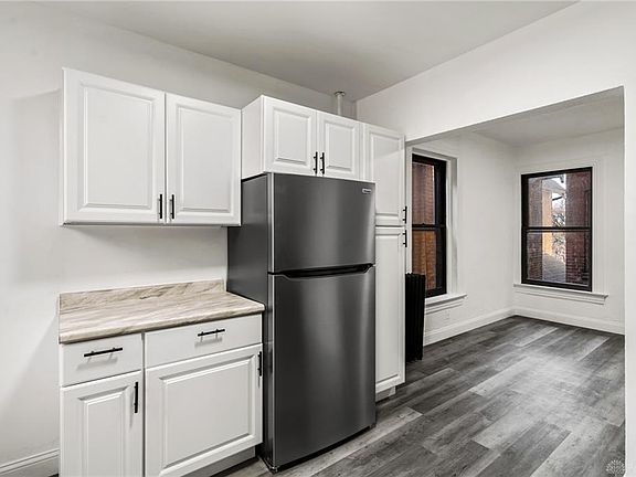 2nd image of 408 E 6th St #5