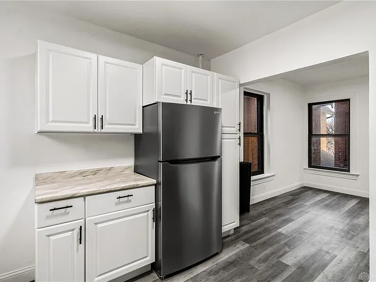 408 E 6th St #5 — Photo 2
