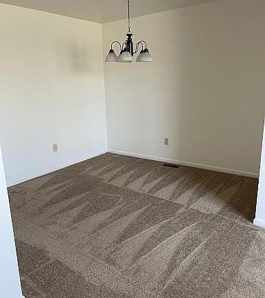 3rd image of 5190 Kingsford Dr