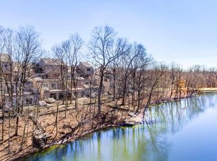 7247 N Lakeside Ct, Peoria, IL 61614