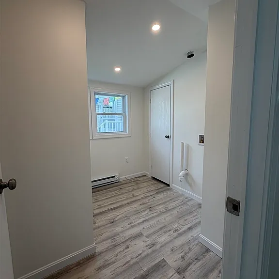 466 Newbury #11 — Photo 9