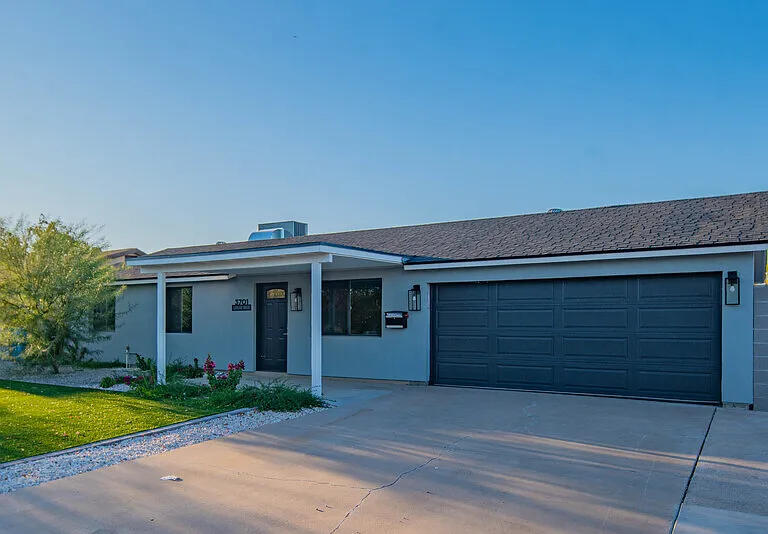 3701 E Ludlow Dr — Photo 4