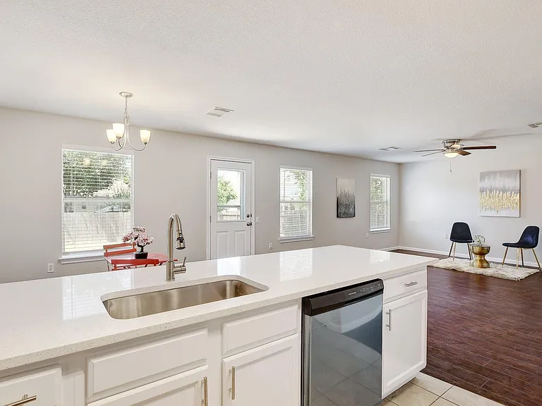5713 Abby Ann Ln — Photo 2
