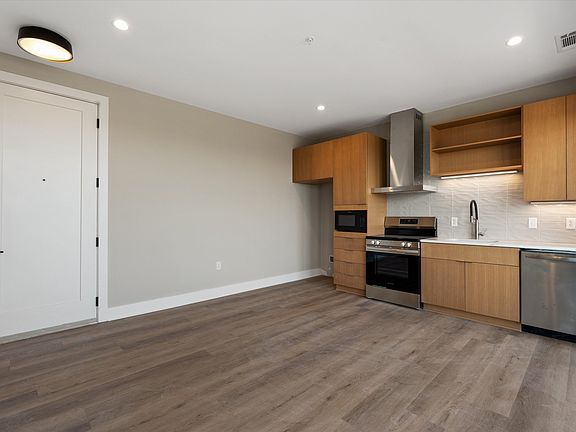 5th image of 730 Main St #B8