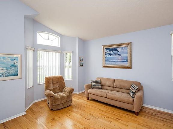 3rd image of 124 Rose Hill Trl